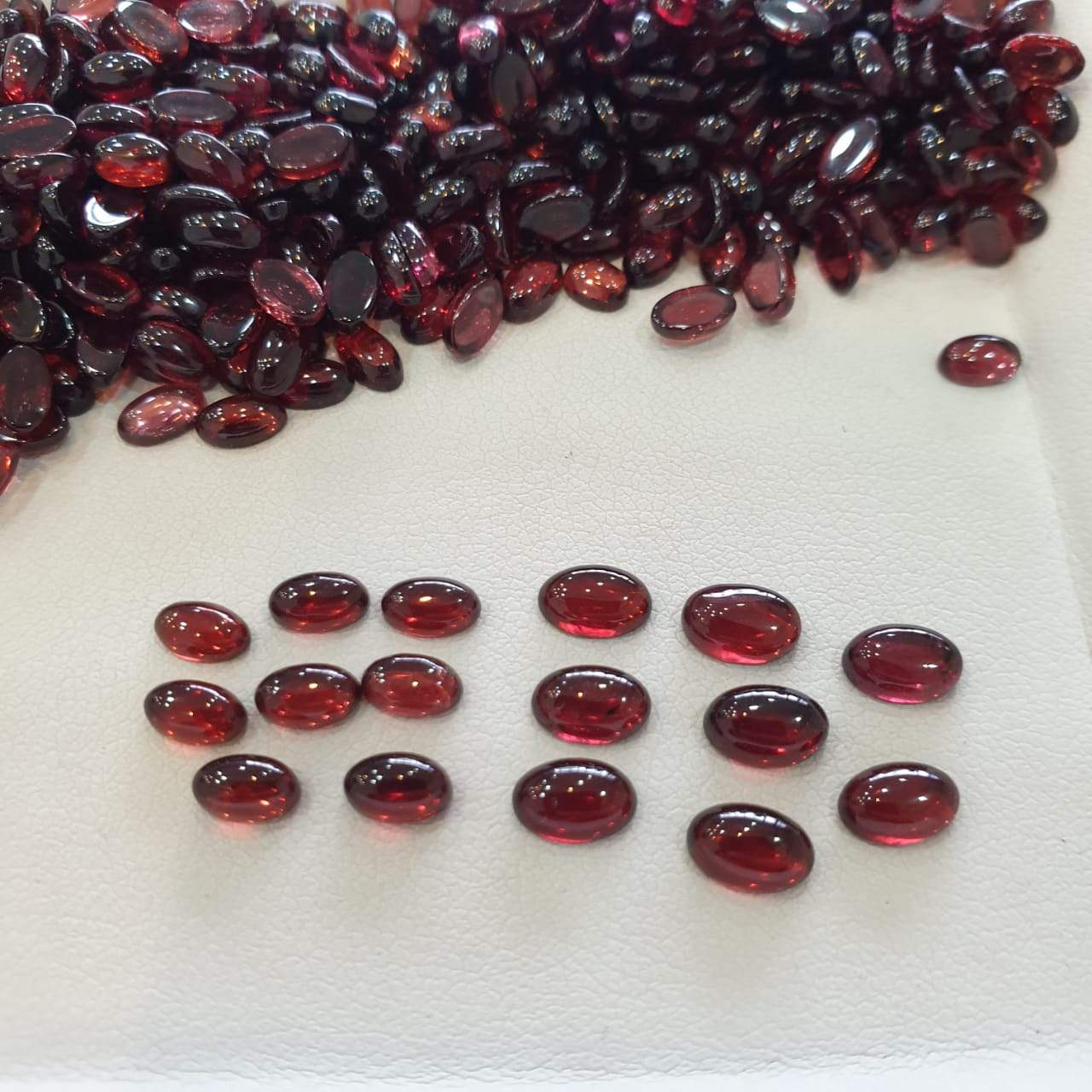 30 Pcs Natural Garnet Mozambique Ovals Cabochons - The LabradoriteKing