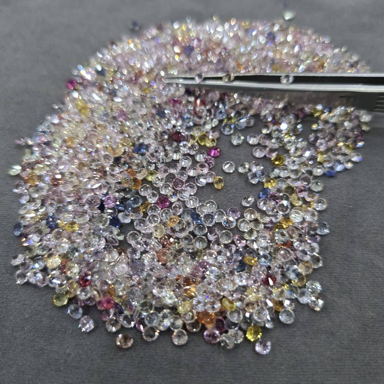 30 Pcs Pastel Sapphires Round Cut | Untreated 2.50mm and  2mm - The LabradoriteKing