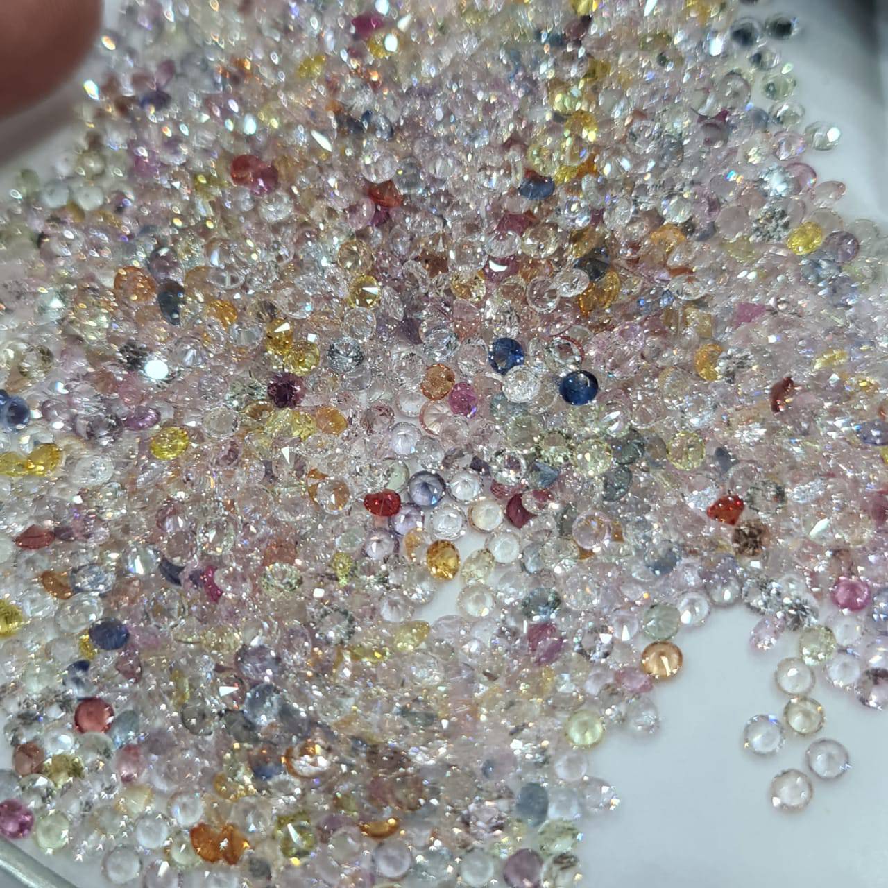 30 Pcs Pastel Sapphires Round Cut | Untreated 2.50mm and  2mm - The LabradoriteKing