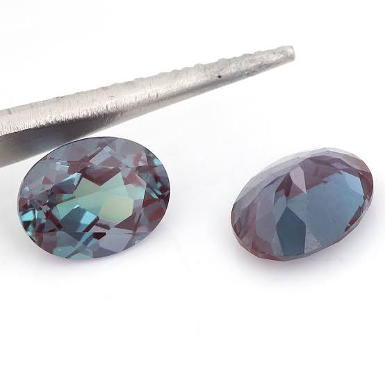 5 Pcs Alexandrite Lab grown 7x5mm Ovals | Colour Change - The LabradoriteKing