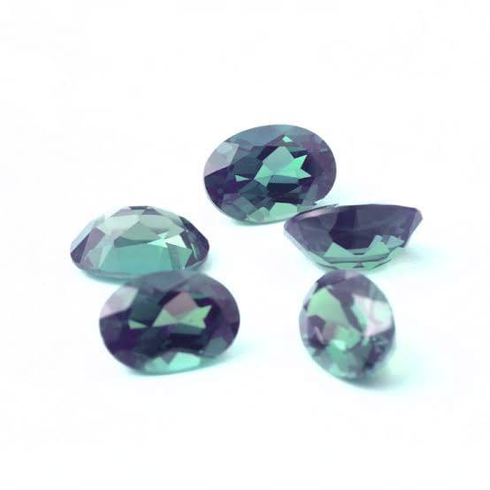 5 Pcs Alexandrite Lab grown 7x5mm Ovals | Colour Change - The LabradoriteKing