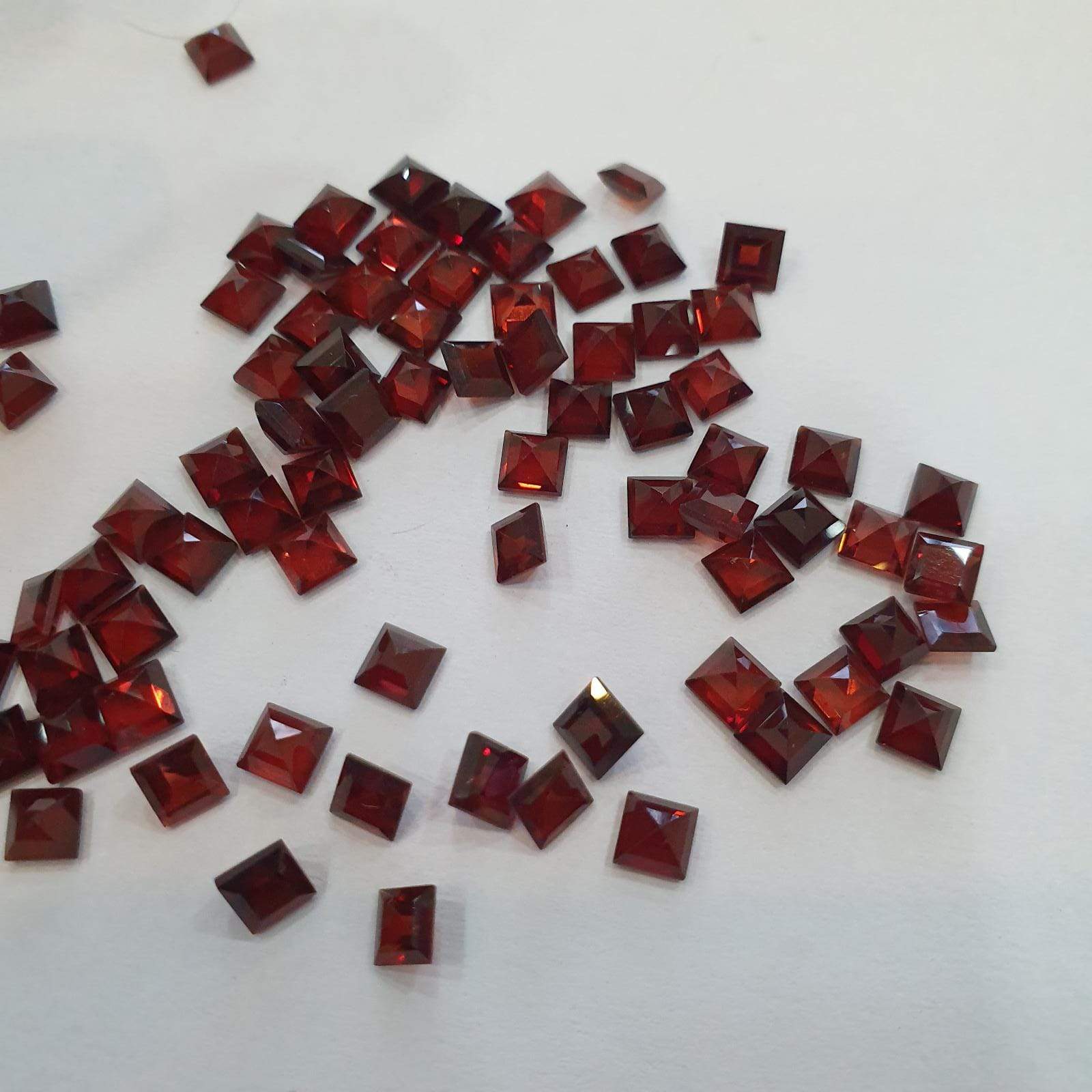 50 Pcs Natural Garnets Princess Cut 2mm - The LabradoriteKing