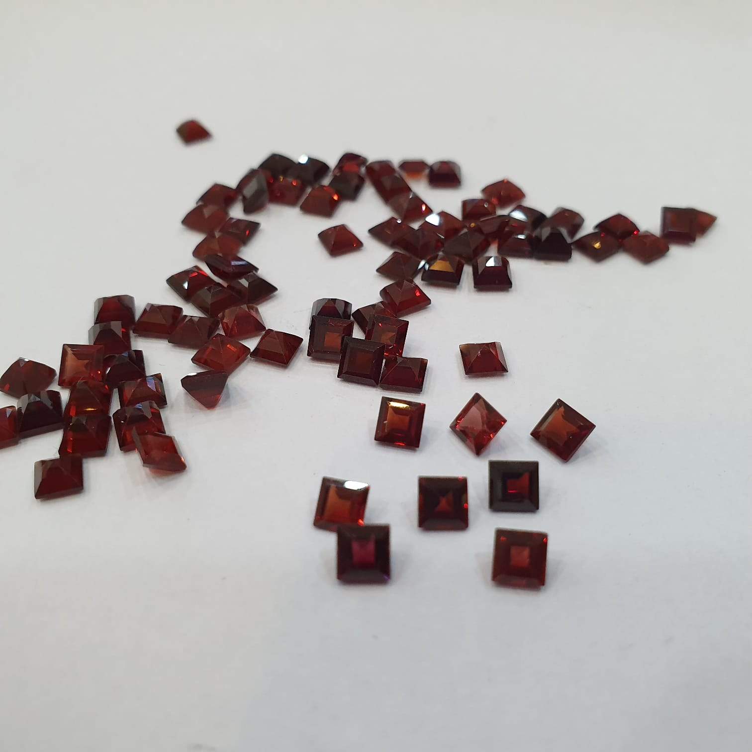 50 Pcs Natural Garnets Princess Cut 2mm - The LabradoriteKing