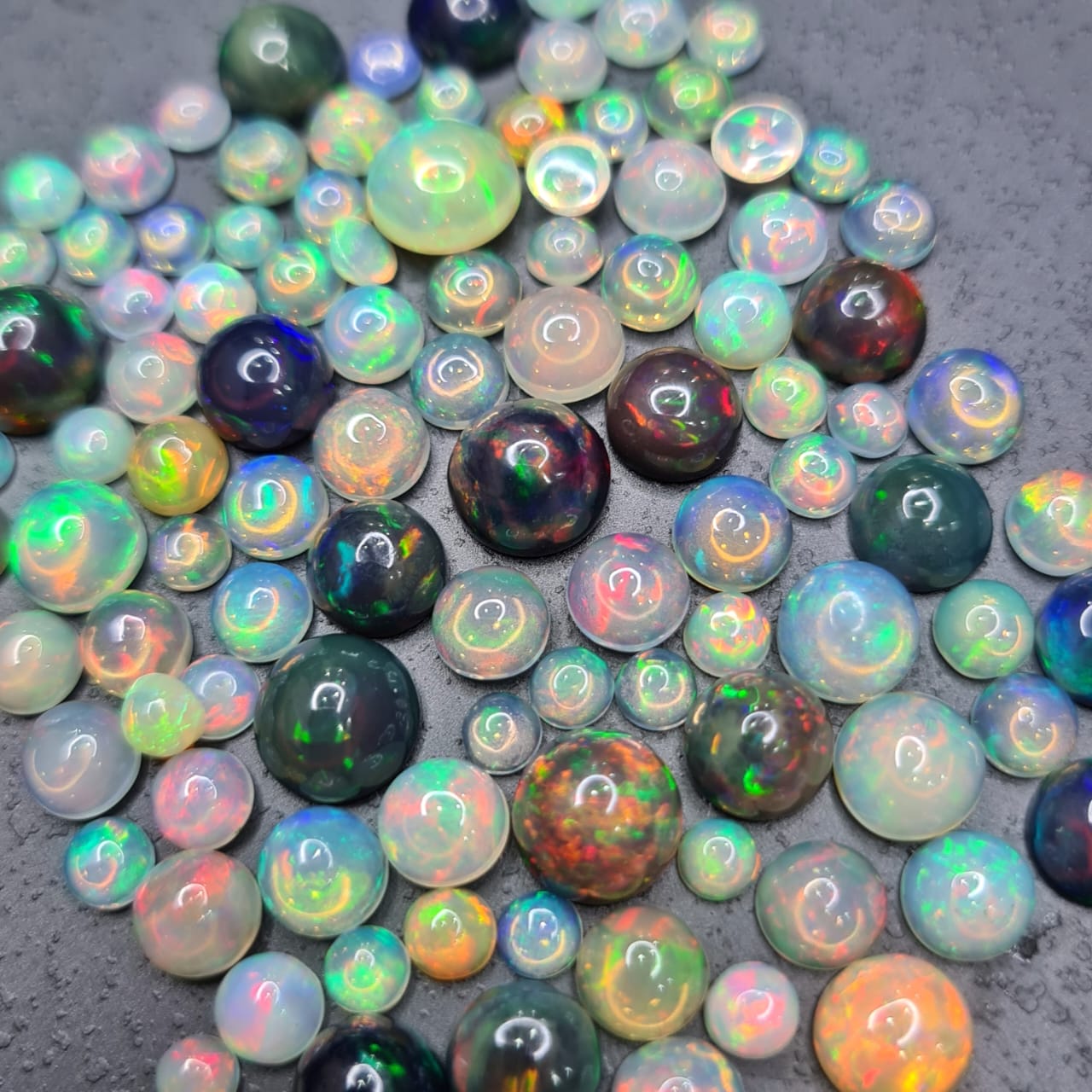 50 Pcs of Mix Opals Round: Black, Clear and Yellow | 4-6mm - The LabradoriteKing