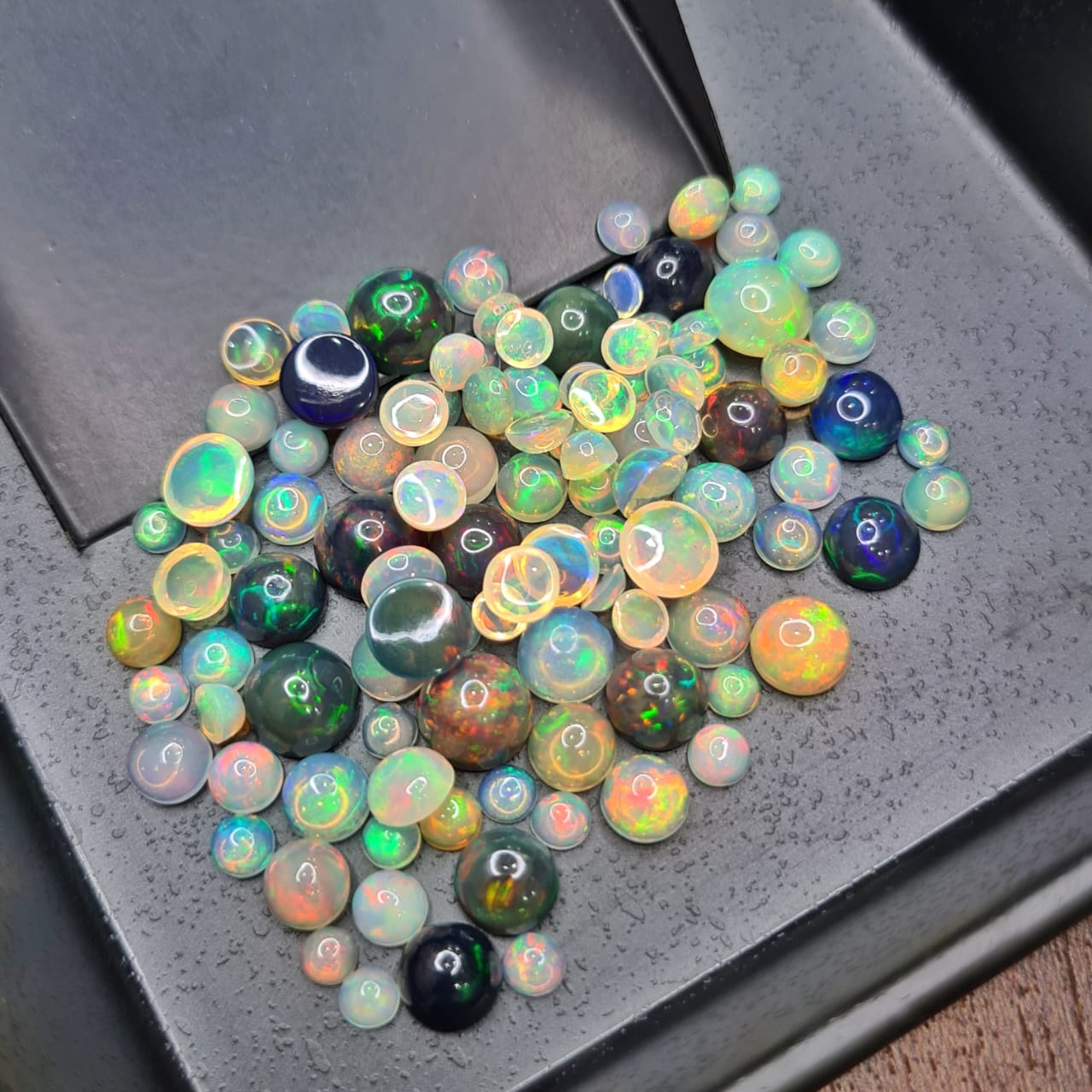 50 Pcs of Mix Opals Round: Black, Clear and Yellow | 4-6mm - The LabradoriteKing