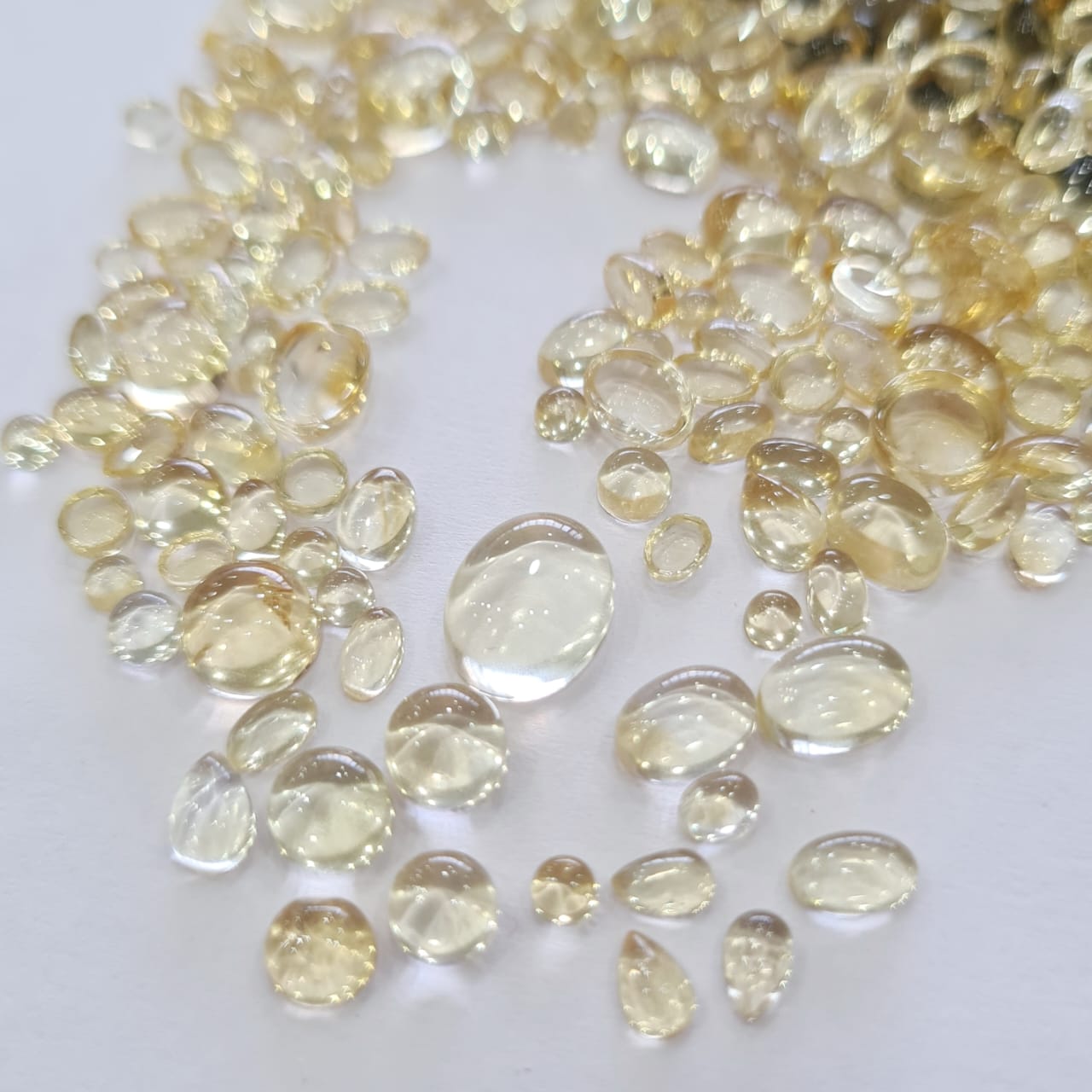 Ends today! 100 Carats of Unheated Citrines cabochons | 5-10mm - The LabradoriteKing