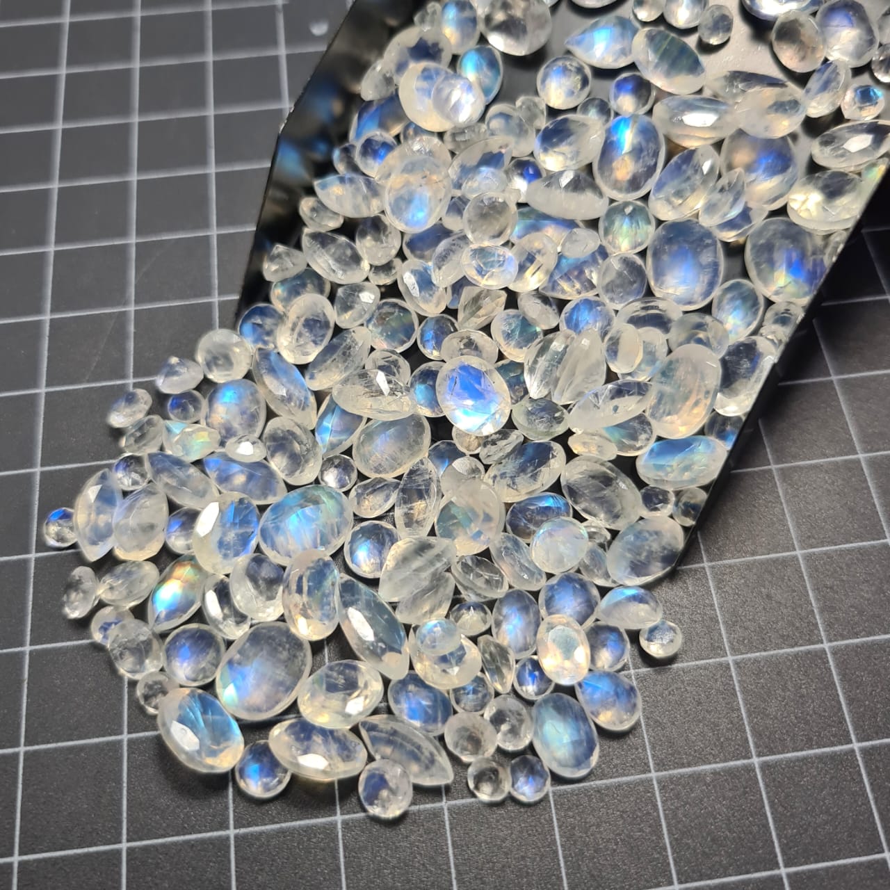 20 Pcs of High Quality Faceted Rainbow Moonstones | 5-12mm - The LabradoriteKing