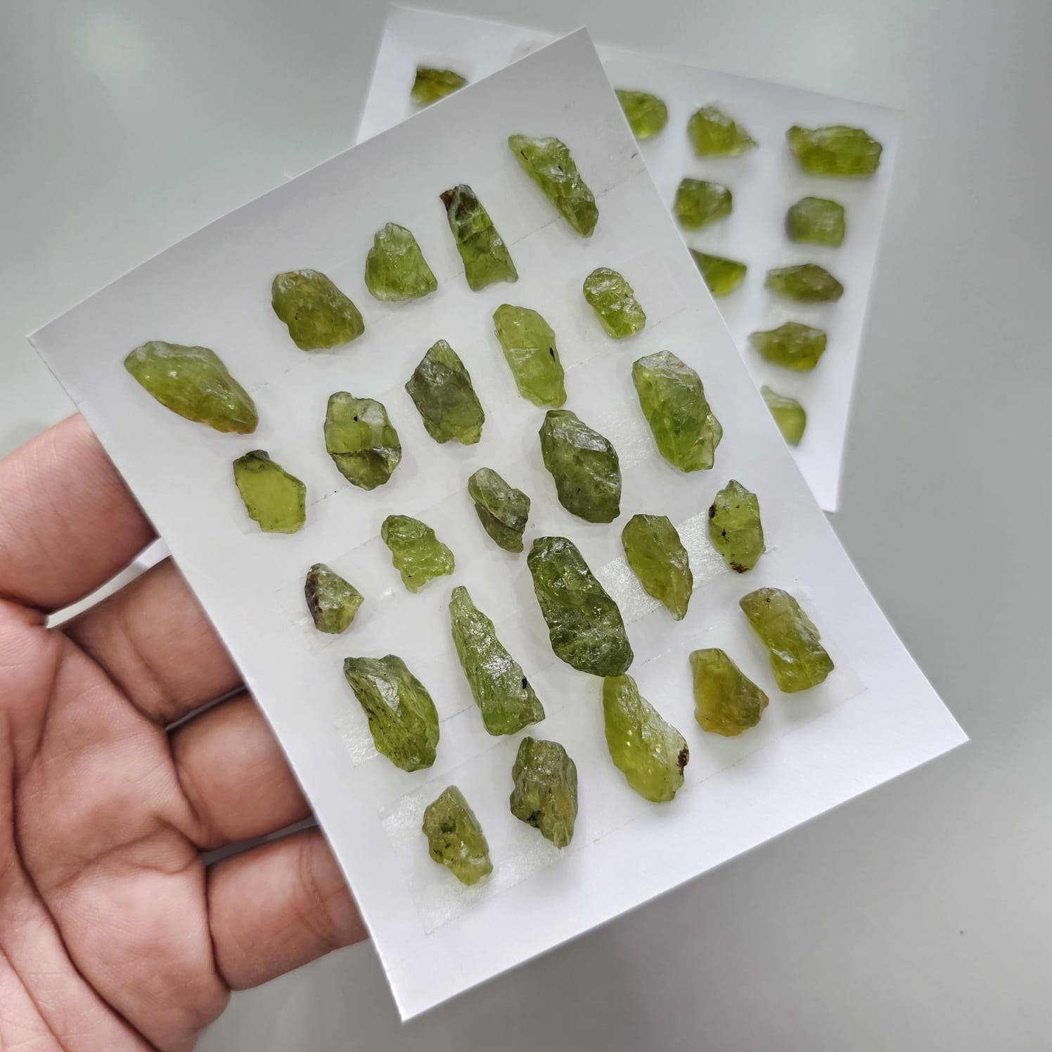 1 Card Natural peridot Rough Gemstone uncut Shape Size: 9-21mm | 122 Cts - The LabradoriteKing