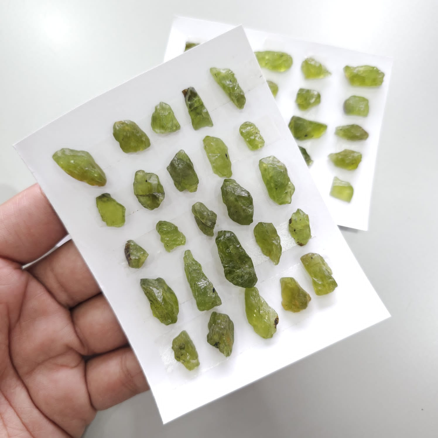 1 Card Natural peridot Rough Gemstone uncut Shape Size: 9-21mm | 122 Cts - The LabradoriteKing