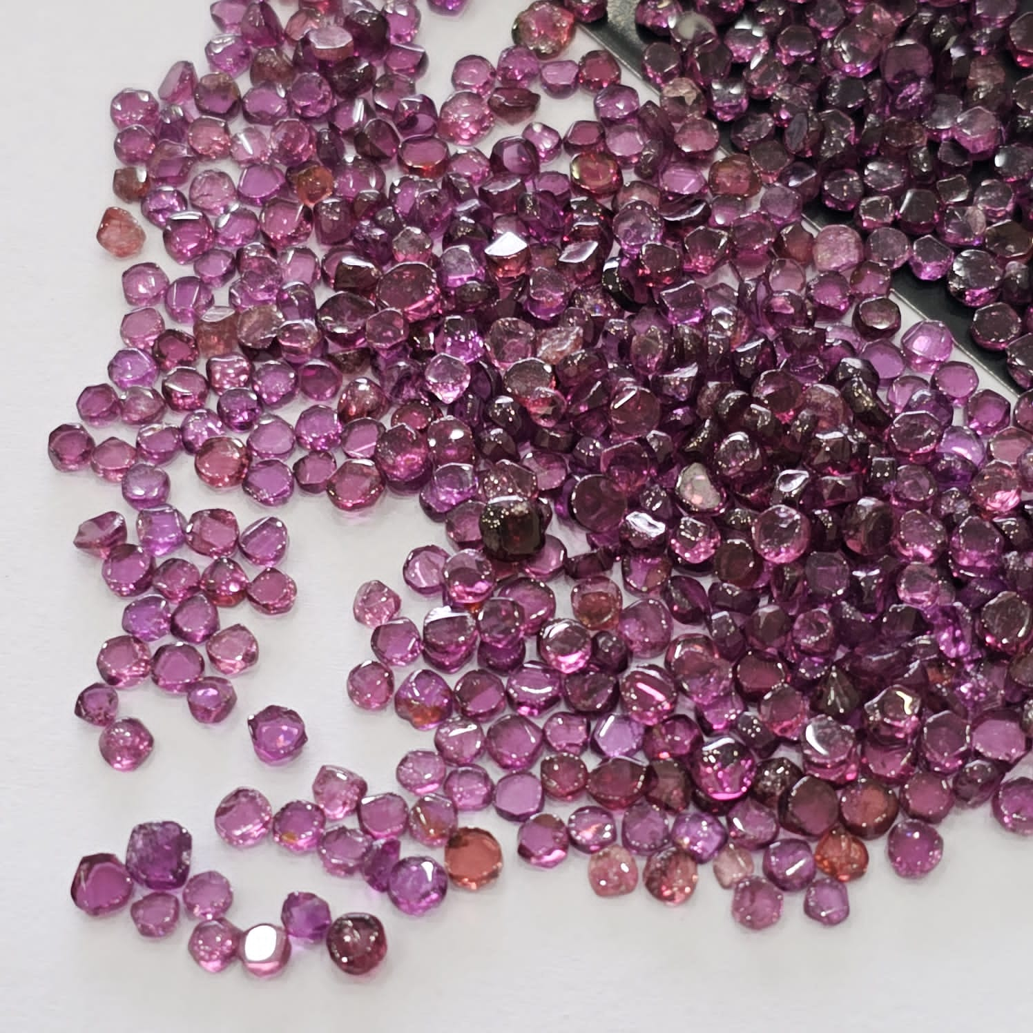 200 Pieces Natural Garnet Slices Unshape rounds Size: 3mm to 4mm - The LabradoriteKing