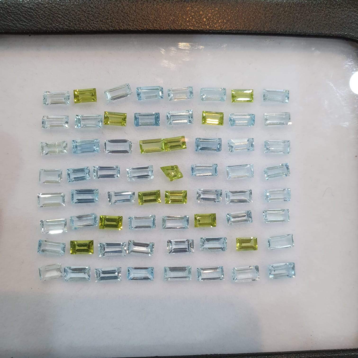 Blue Topaz And Peridot Gem Lot 28 Cts/ 64 Pcs Bagguettes - The LabradoriteKing