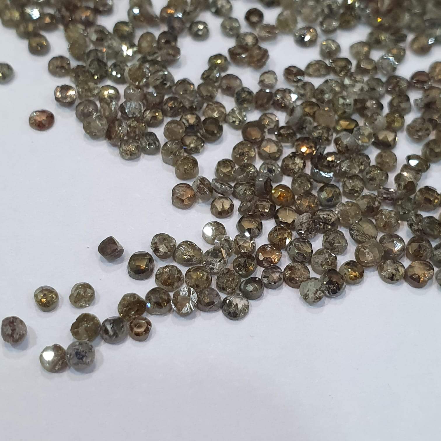 Diamond Rose Cuts 30 Pcs / 1.5-2mm/ Dark Grey Champaign - The LabradoriteKing