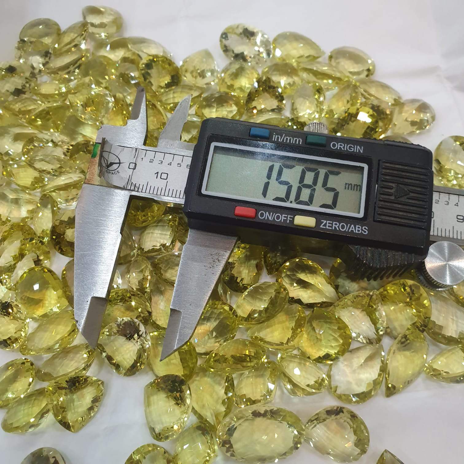 Green Gold Quartz Top Quality Fine Colours 15mm Gemstones Lot - The LabradoriteKing