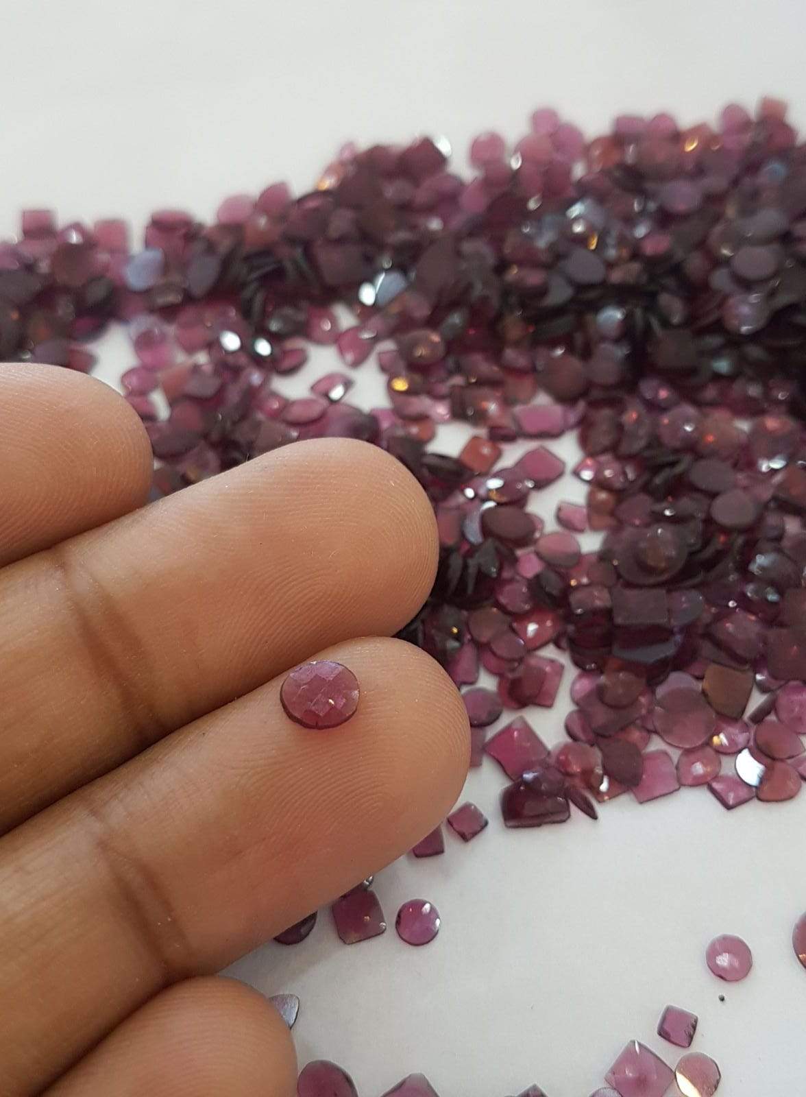 Rhodolite Garnets rosecut 40pcs Lot 4mm Falt backs - The LabradoriteKing